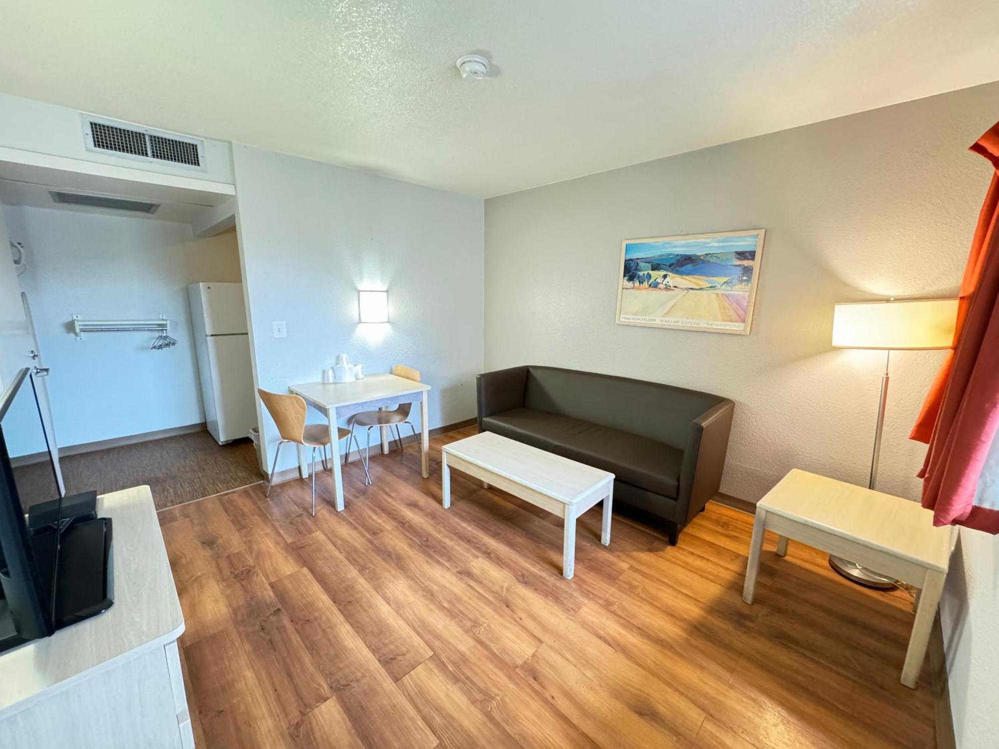 6 Wy Hotel Casper