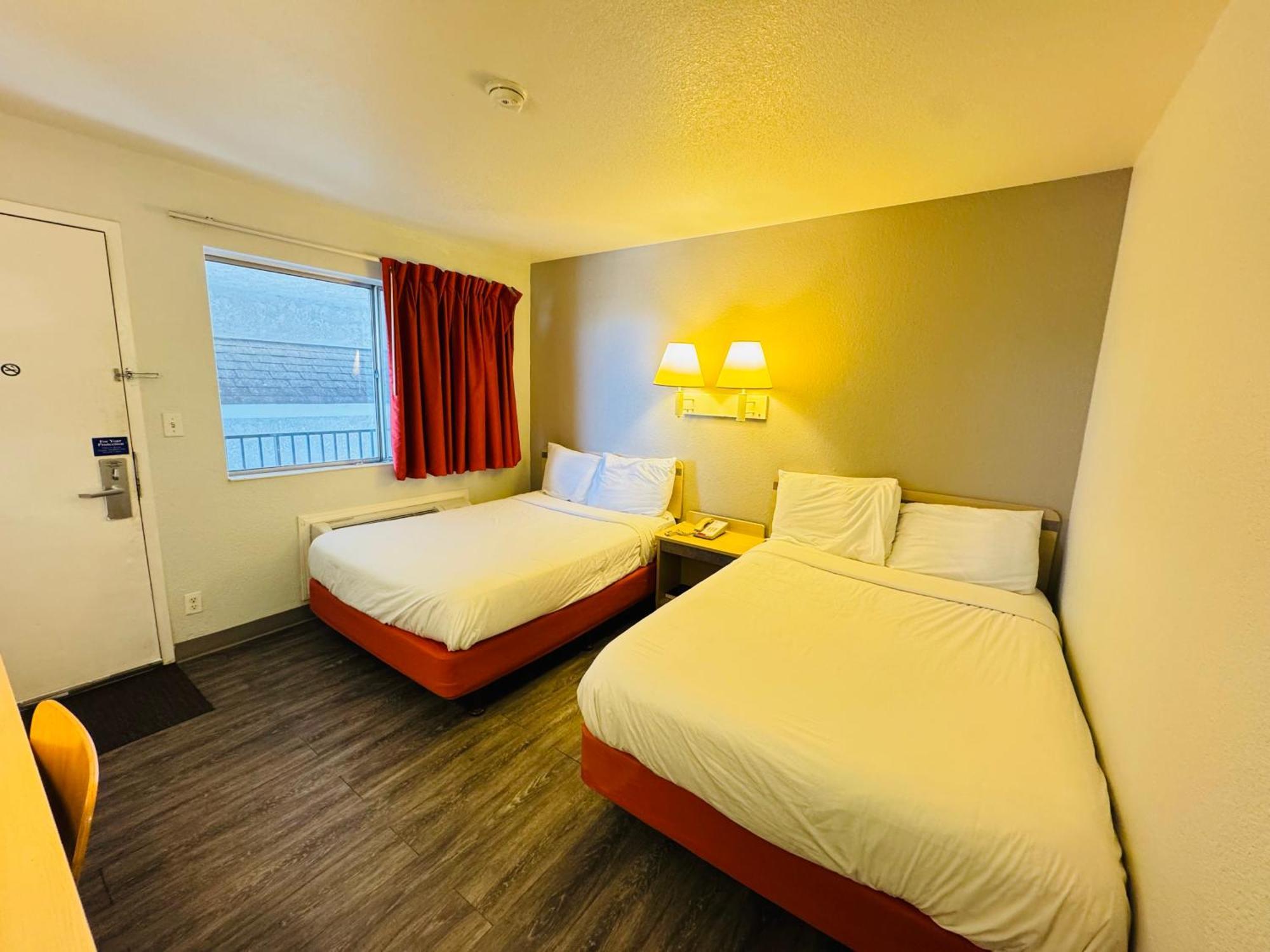 6 Wy Hotel